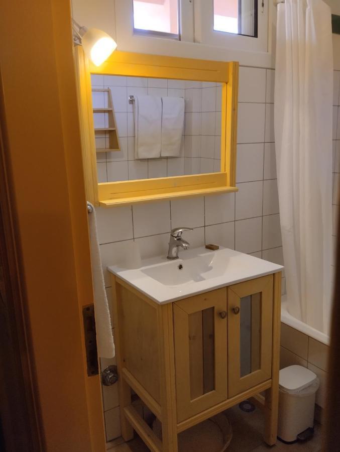 Eleonas Hotel Rovies Bagian luar foto