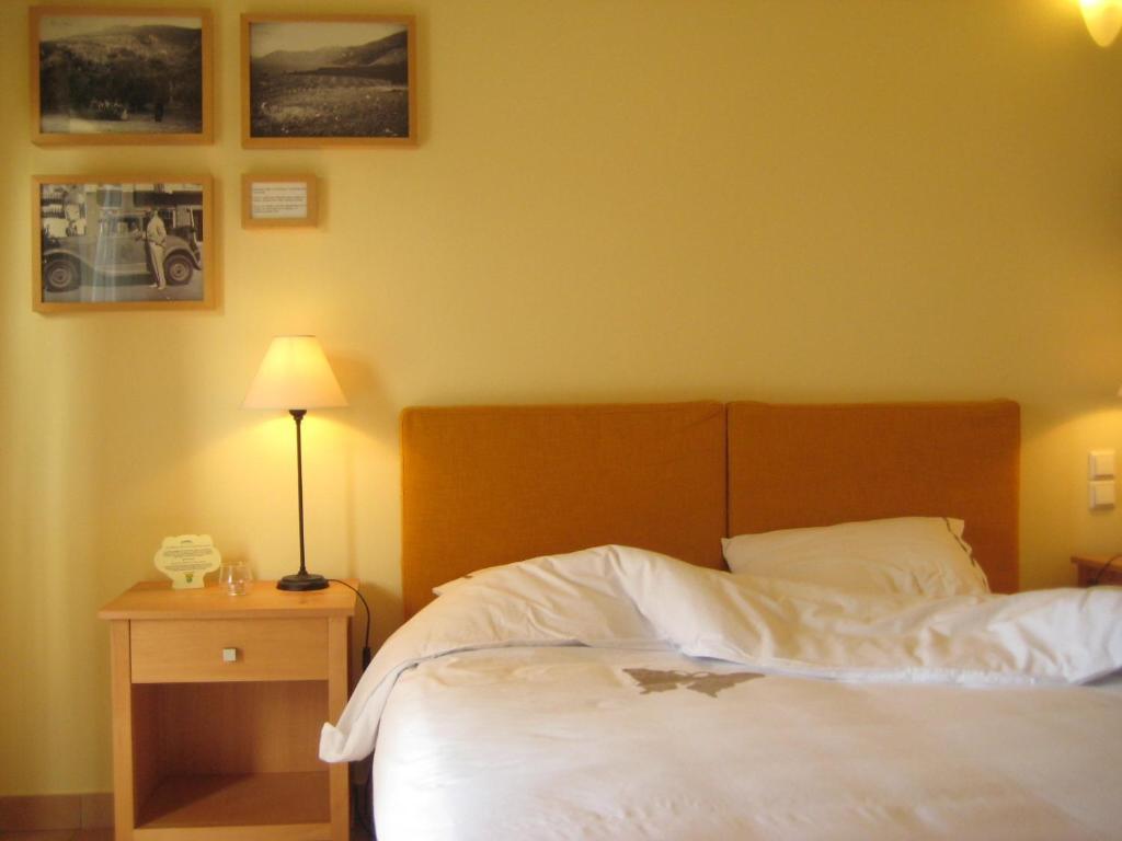 Eleonas Hotel Rovies Bagian luar foto