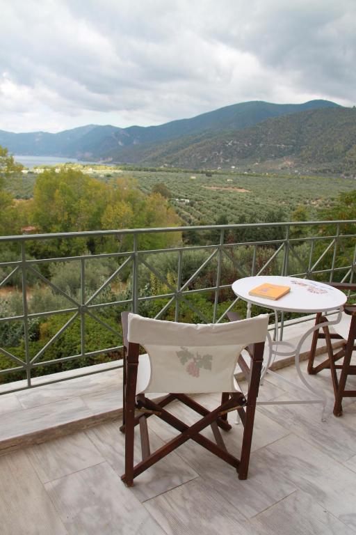 Eleonas Hotel Rovies Bagian luar foto